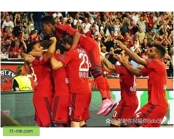 巴黎圣日耳曼国内赛场称雄实现双冠王辉煌战绩