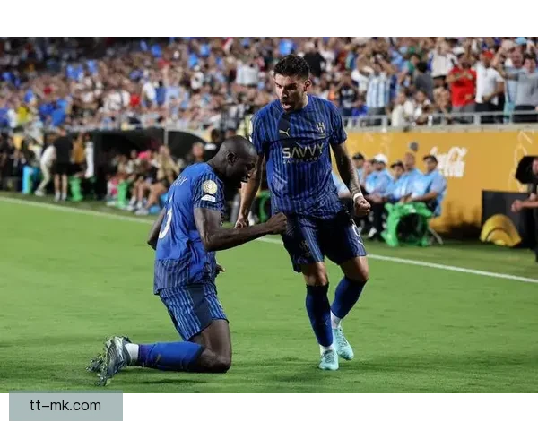 米林科维奇在中东赛场持续展现头球破门能力助力球队赢得重要胜利